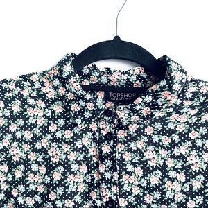 TOP SHOP- Floral long sleeve button down blouse size 6